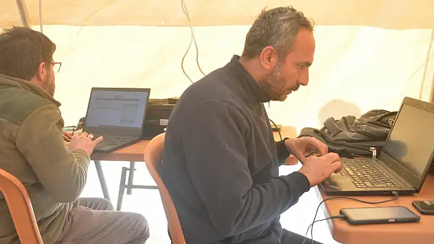 Deprem bölgesindeki basın mensupları için 4 karavan