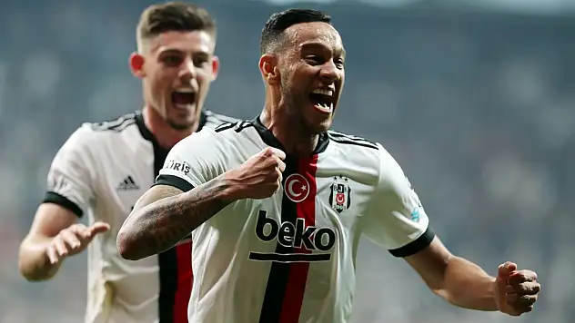 Beşiktaş'ta Josef de Souza takımdan ayrılıyor