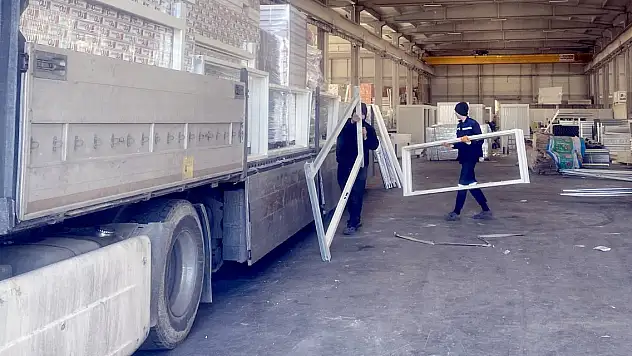 Sanayicilerden çadır ve konteyner seferberliği