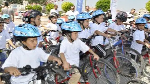 Düz bisiklet yarışları çekişmeli geçti