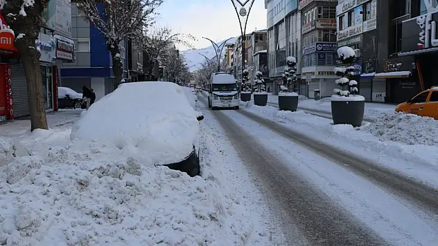 Van'da kar yağışı etkili oldu! 67 yerleşim yerine ulaşım yok