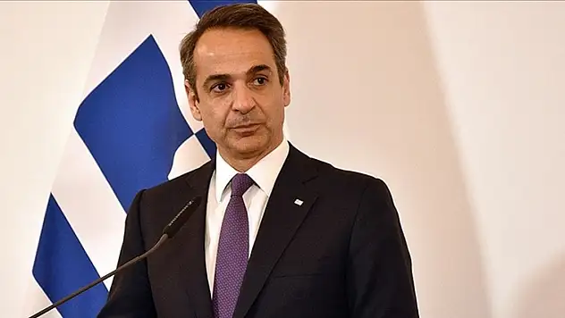 Miçotakis korona oldu