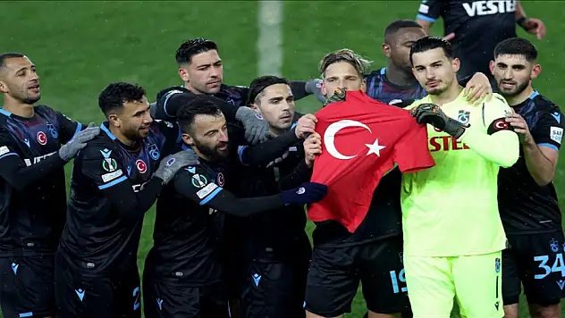 Trabzonsporlu futbolcular Basel galibiyetini değerlendirdi! 'Bu ulusa yardımcı olabildiğimiz için çok mutluyum'