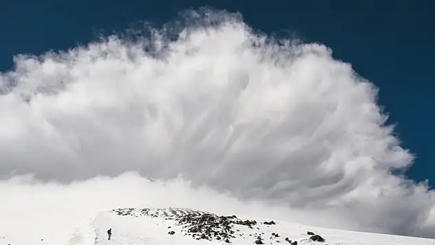 Ülke felaketi yaşadı! Çığ düşmesi sonucu 17 kişi öldü