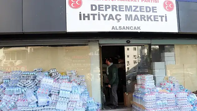 Depremzedeler için market açıldı
