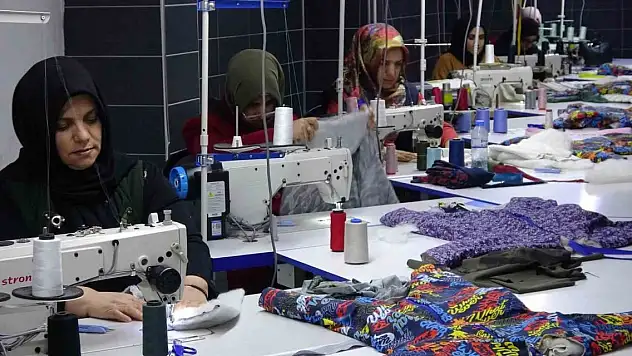 Usta öğretici kadınlar, depremzedeler için el ele verdi