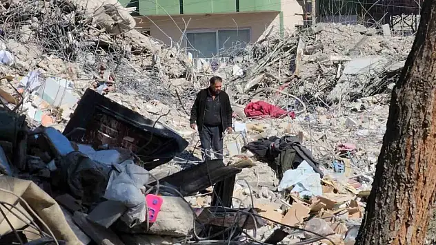 Konya'da tedavi gören oğlunu göçükten çıkarmıştı, şimdi ders notlarını arıyor