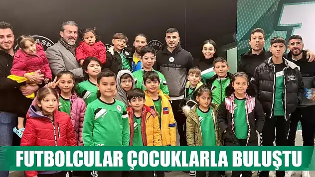 Konyasporlu futbolcular çocuklarla buluştu