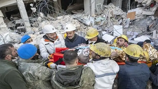 Enkazdan kurtarılma görüntülerine dikkat! Kötü duyguları ortaya çıkarabilir