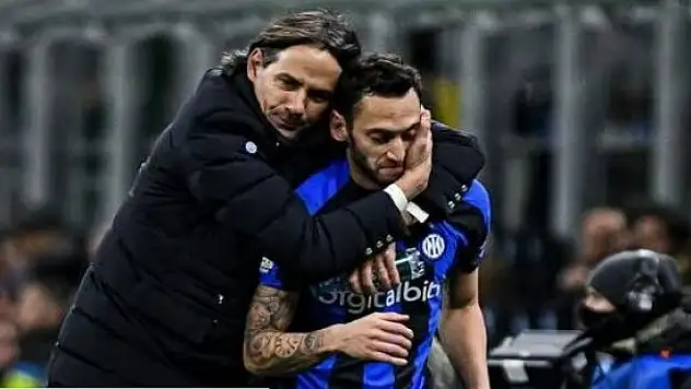 Maçın oyuncusu seçilen Hakan Çalhanoğlu ödülünü depremzedelere adadı