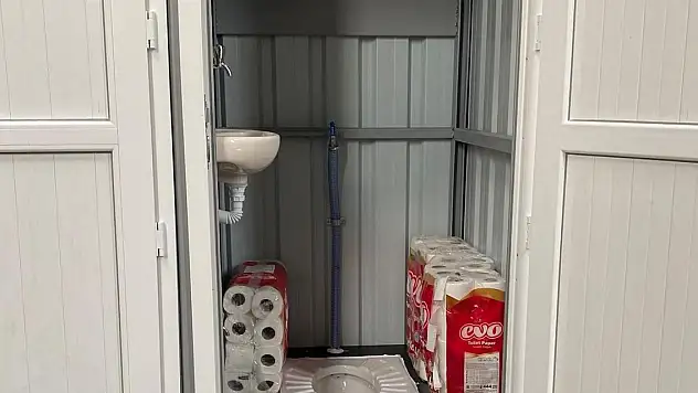 Depremzedeler için seyyar tuvalet ve duş kabinleri yola çıktı