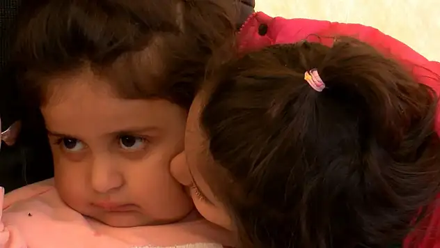 Depremzede SMA'lı Destan Duru çadırda yardım bekliyor