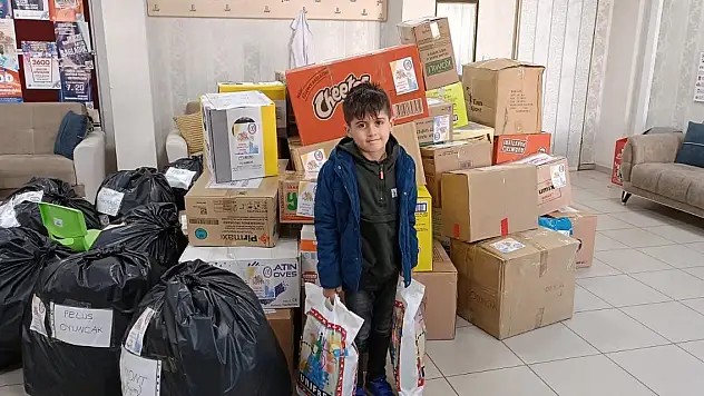 Batman'da öğretmen ve velilerden depremzede çocuklara oyuncak