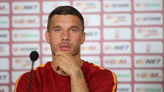 Lukas Podolski, depremzedeler için yapacağı bağışı açıkladı