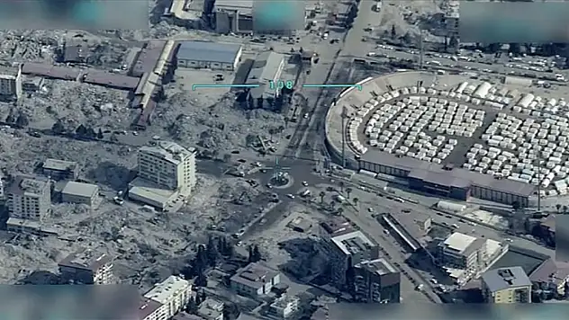 Mehmetçiğin ve İHA'ların deprem bölgesindeki çalışmaları sürüyor