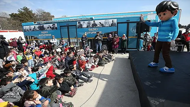 Depremzede çocuklar 'Rafadan Tayfa' ile moral buluyor