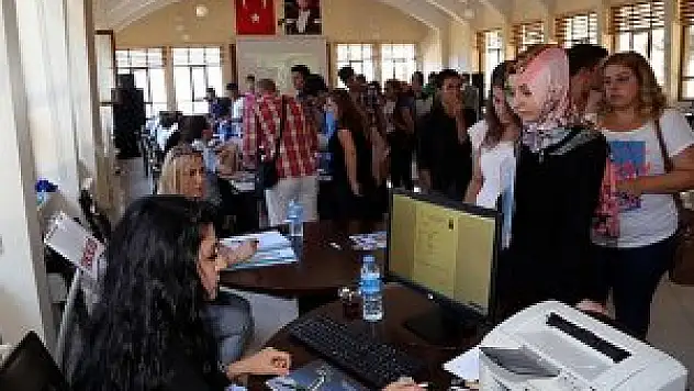 Üniversitelere kayıtlar başladı