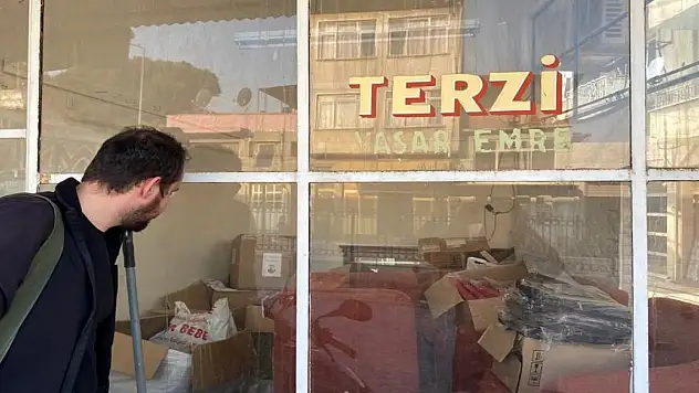 Dükkanının camında sadece ismi kaldı