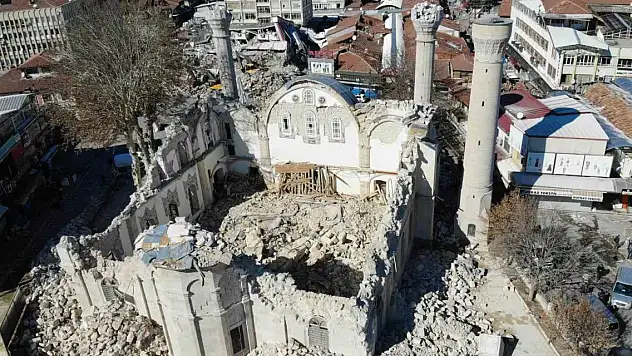 Malatya'da depremlerde 25 cami yıkılıdı, 3 din görevlisi vefat etti
