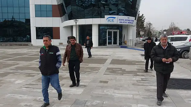 Depremin vurduğu Malatya'da EYT'liler başvuru yapıyor