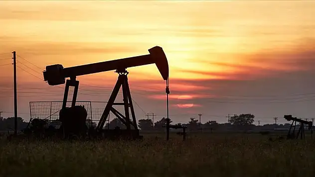 ABD'nin ticari ham petrol stokları azaldı