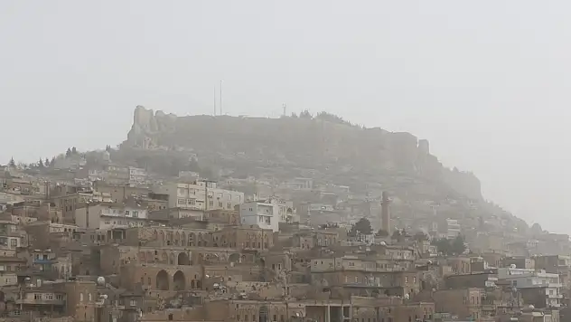 Diyarbakır ve Mardin'de toz taşınımı etkili oldu