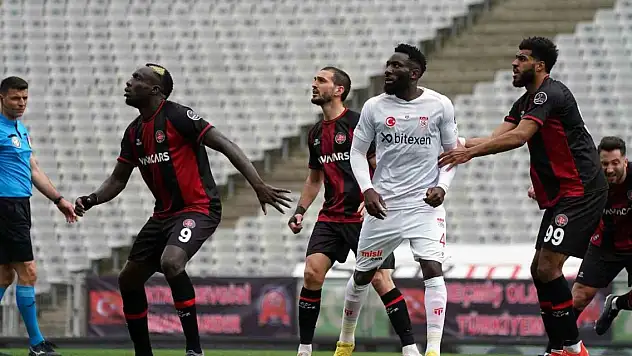 Fatih Karagümrük: 1 - Sivasspor: 1 (İlk yarı sonucu)