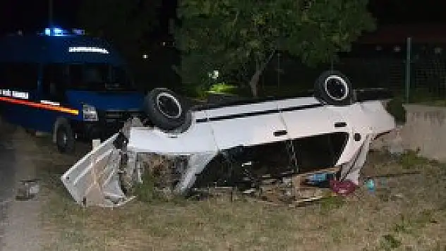 Hurdaya dönen araçtan hafif sıyrıkla kurtuldular