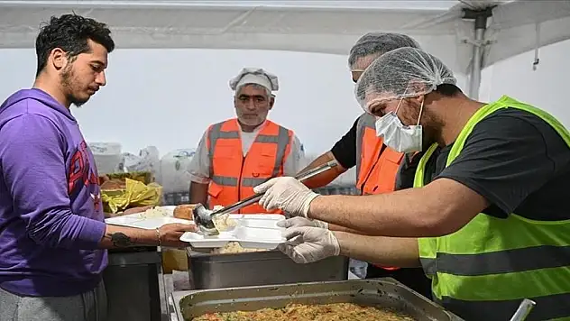 Belediyelerden deprem bölgesine destekler