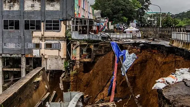 Heyelanda 11 kişi öldü