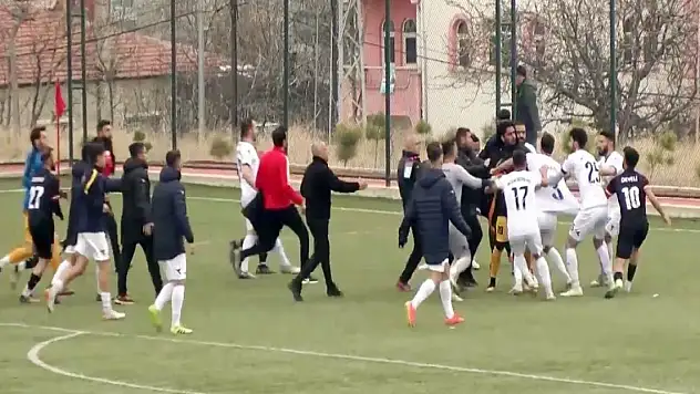 Maç sonrası kavga derbiye gölge düşürdü