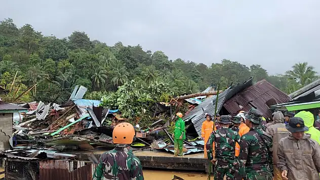 Endonezya'daki toprak kaymasında can kaybı yükseliyor
