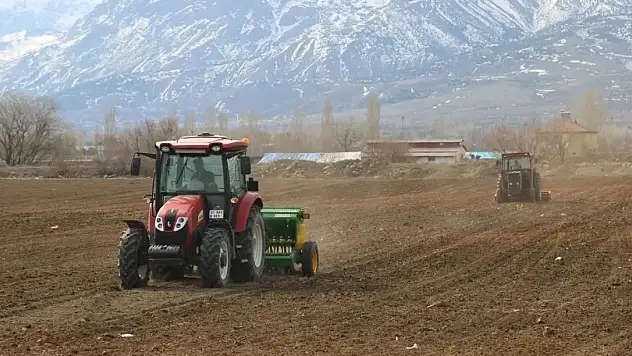 Belediye tarıma el attı! 60 dekarlık araziye arpa tohumu ekti