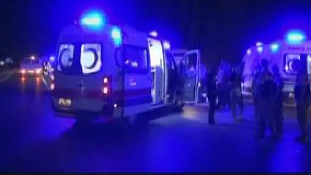 Yolcu otobüsü TIR'a çarptı: 33 yaralı!