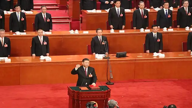 Şi Cinping iktidarını üçüncü döneme taşıdı