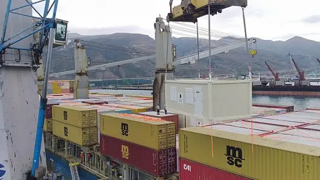 Katar'dan İskenderun'a 522 yaşam konteyneri daha geldi