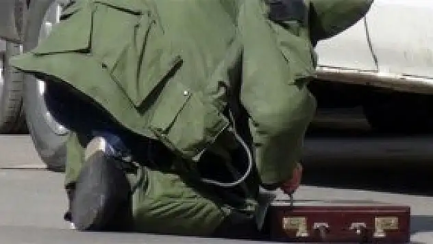 Atatürk Ölmedi şarkı sözü notlu şüpheli çanta