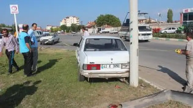 İki otomobil çarpıştı: 1 yaralı