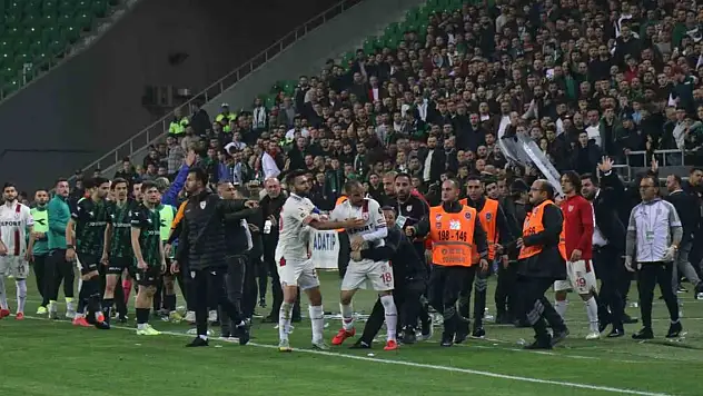 Olaylı geçen Sakaryaspor-Samsunspor maçına ceza yağdı