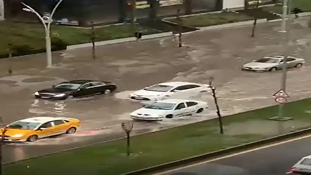 Diyarbakır'da sağanak, hayatı olumsuz etkiledi