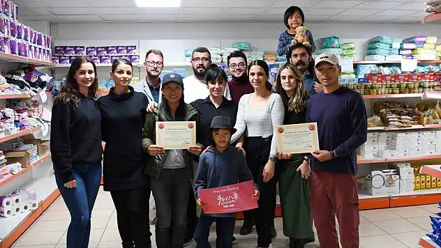 Geziyi yarıda bırakıp Türkiye'ye gelmişlerdi, Japon aileden örnek davranış