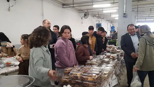 Hayır çarşısının geliri depremzedelere