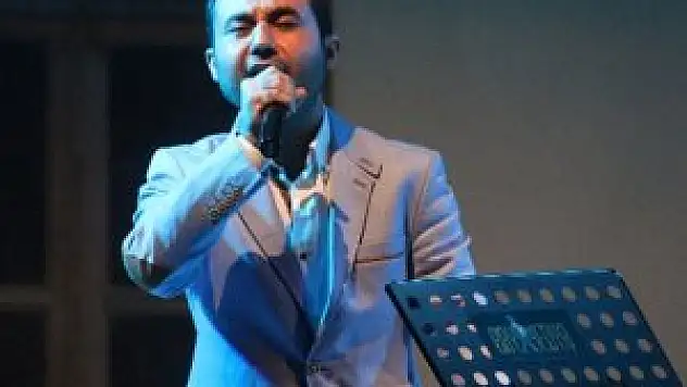 Küçük İbo yeniden sahnelerde