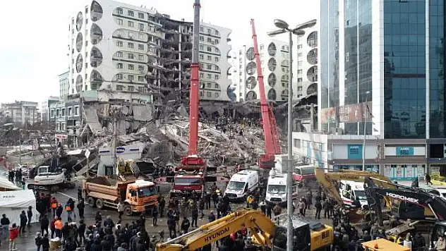 Yıkılan site ile ilgili  müteahhitten şok ifade