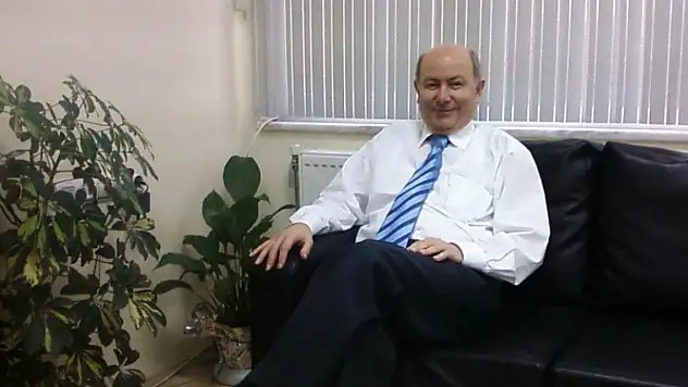 Beyin kanaması geçiren doktor hayatını kaybetti