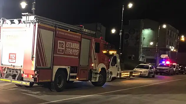 İETT otobüsü ile otomobil çarpıştı: 3 yaralı