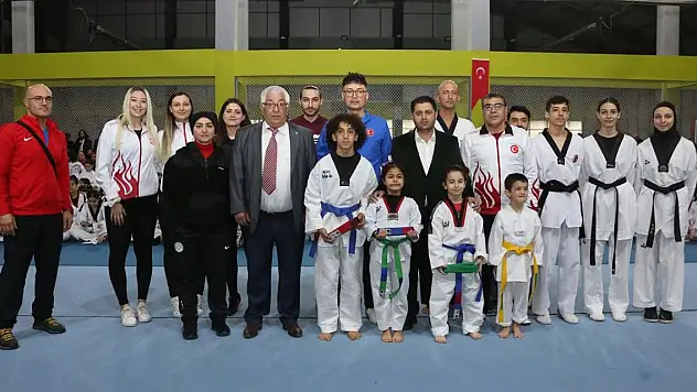 Konya'da 170 tekvando sporcusunun kuşak terfi heyecanı