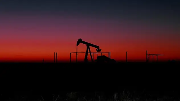 ABD'deki banka iflaslarının petrol fiyatlarını kısa vadede 75-80 dolarda tutacağı öngörülüyor