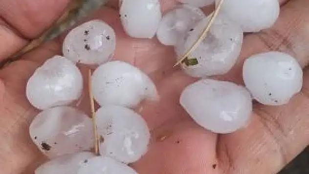 Derebucak'ta misket büyüklüğünde dolu yağdı