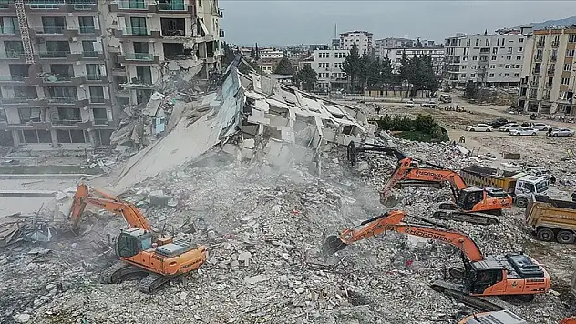 Depremde can kaybı 50 bini geçti